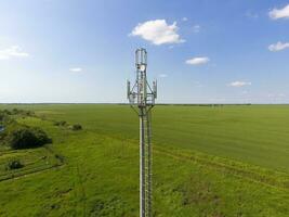 zellular Turm. Ausrüstung zum weiterleiten zellular und Handy, Mobiltelefon Signal foto