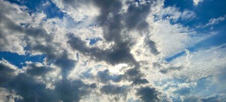 klar und heiter Himmel, Sanft Wolken Gemälde ein himmlisch Bild. das still Schönheit von das Atmosphäre zu verbessern Ihre Projekte. Kauf diese himmlisch Bild zu inspirieren und bestechen foto