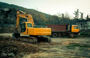 industriell Maschinen auf das Konstruktion Seite? ˅ foto