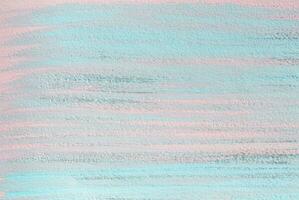 Rosa und metallisch Farbe Bürste Schlaganfälle auf Blau Hintergrund. Hand gemalt Hintergrund oder Textur zum Ihre Design foto