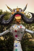 ravnans Sein entzündet während Dussera Festival beim ramleela Boden im Delhi, Indien, groß Statue von Ravana zu erhalten Feuer während das Messe von Dussera zu feiern das Sieg von Wahrheit durch Herr Rama foto