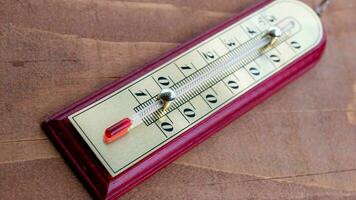 Glas Thermometer, Merkur Thermometer isoliert foto
