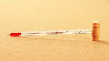 Glas Thermometer, Merkur Thermometer isoliert foto