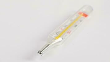 Glas Thermometer, Merkur Thermometer isoliert foto