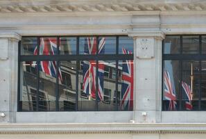 Krönung Flaggen im Regent Straße im London foto