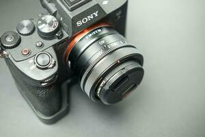 Bangkok, Thailand - - Januar 9, 2024 das Kamera ist das Sony Alpha 7m4 mit das gmaster Linse 40mm kompakt Linse. foto