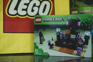 Bangkok, Thailand - - Januar 9, 2024 ein Box von Lego Minecraft das Ende Arena Nummer von 21242. Entwicklung Kompetenzen und Vorstellung. foto