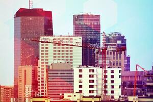 Aussicht von modern Wolkenkratzer im das Stadt Center. foto
