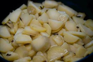 geröstet Kartoffeln mit Speck Zwiebeln und Gewürze foto