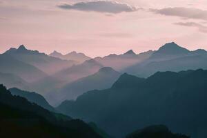 ai generiert Sonnenaufgang leuchtet neblig Berge, Gießen Silhouetten von majestätisch Spitzen ein still, ätherisch Landschaft. foto