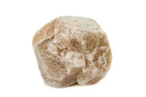 Makro Mineral Stein Granat, auf ein Weiß Hintergrund foto