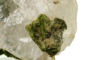 Makro Stein Mineral Datolith auf ein Weiß Hintergrund foto