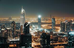 schön Dubai beim Nacht foto