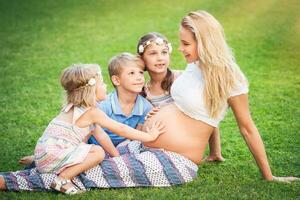 glückliche große Familie foto