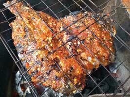 gegrillt Tilapia mit viele von Gewürze und ein stark Geschmack foto