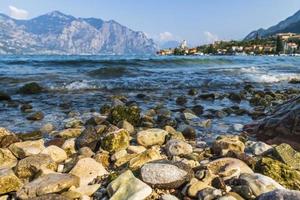 Gardasee und das historische Zentrum von Malcesine. foto