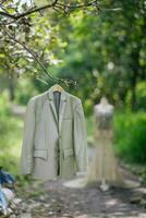 Kleid Einzelheiten. Grün Hochzeit Kleid auf Mannequin. foto