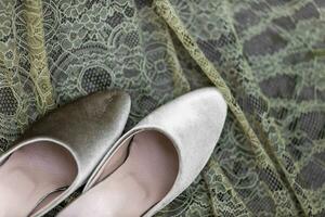 Unterhose auf oder Unterhose auf Schuhe zum das Bräutigam foto