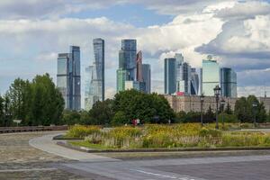 Moskau, Russland - - 21.07.2021 -Schuss von das Sieg Platz gelegen auf das kutuzovskiy Allee. Stadt foto