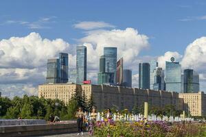 Moskau, Russland - - 21.07.2021 -Schuss von das Sieg Platz gelegen auf das kutuzovskiy Allee. Stadt foto