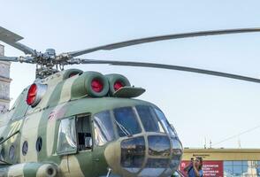 Moskau, Russland - - 07.09.2023 - - Besucher beim Ausstellung von Erfolge von National Wirtschaft Grundstück, bekannt wie vdnkh. Wahrzeichen foto