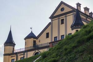 neswisch, Weißrussland - - 23.08.2023 - - Schuss von das Gut kennt architektonisch Wahrzeichen , Radzwill Schloss. Geschichte foto