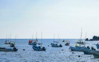 puerto escondido oaxaca mexiko 2022 fischerboote am hafenstrand in puerto escondido mexiko. foto