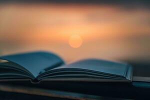 gemütlich Abend mit ein Buch foto