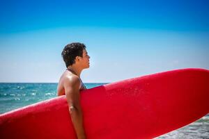 Surfer am Strand foto