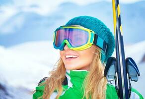 Porträt von Skifahrer Mädchen foto