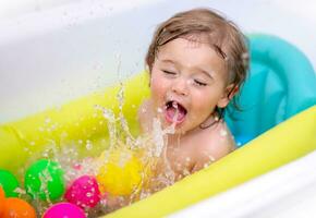 glücklich Junge Baden foto