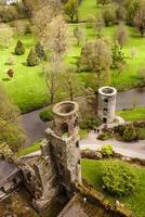 Overhead Antenne Aussicht von Geschwätz Schloss, Irland foto