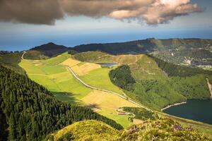 sete cidades Lagoa ponta Delgada Azoren sete cidades ist ein bürgerlich Gemeinde im das Center von das Gemeinde von ponta Delgada, Das ist gelegen im ein fest vulkanisch Krater drei Meilen über. foto