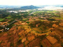 ausgestorben Vulkan mit fruchtbar Land zum Anbau im Vietnam. foto