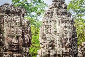 Stein Wandbilder und Skulpturen im Angkor Was, Kambodscha foto