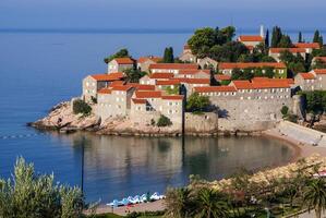 sveti Stefan ist ein Inselchen in der Nähe Budva im Montenegro foto