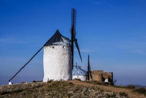 Cervantes Don Quijote Windmühlen und consuegra Schloss. Kastilien la Mancha, Spanien foto