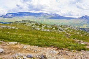 erstaunliche bergtrekking-landschaft in besseggen in norwegen foto