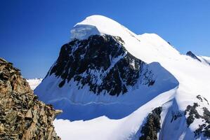 Breithorn Gipfel im schweizerisch Alpen gesehen von klein Matterhorn foto