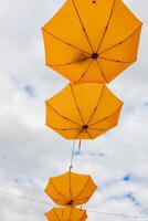 Hintergrund bunt Regenschirm Straße Dekoration foto