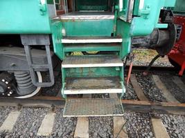 Eisenbahntransportdetails von Lokomotive, Waggon foto