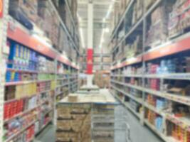 abstrakt verwischen Supermarkt und Einkaufen Einkaufszentrum im Verkauf sotre Innere zum Hintergrund foto