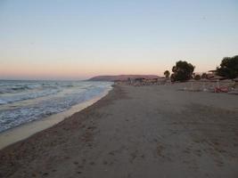 reise in griechenland auf der insel kreta berge und meer foto