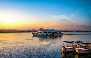 Fluss Nil und Schiff foto