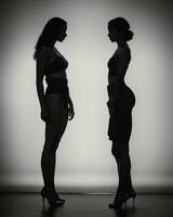 ai generiert Silhouette von drei Frauen im schwarz und Weiß Kleider, Studio Schuss. ai generativ foto