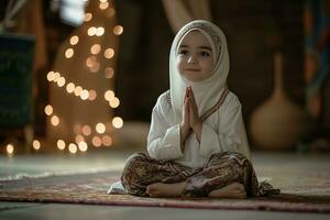 ai generiert ein Kind gekleidet im Arabisch Kleidung, üben das islamisch Glaube, engagiert im Gebet ai generativ foto