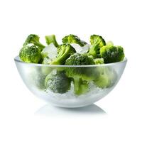 ai generiert gekühlt Brokkoli im Eis im ein Teller auf ein Weiß Hintergrund foto