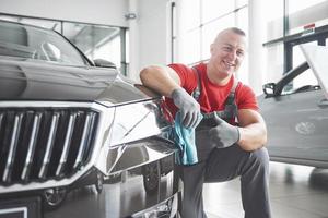 professionelle Reinigung und Autowäsche im Autohaus