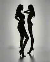 ai generiert Silhouette von drei Frauen im schwarz und Weiß Kleider, Studio Schuss. ai generativ foto
