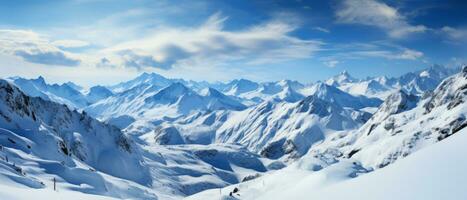 ai generiert atemberaubend Aussicht von Weiss, schneebedeckt Berge unter das Sonne, Angebot ein perfekt Rahmen zum ein Winter Ferien oder Ski Resort Abenteuer. foto